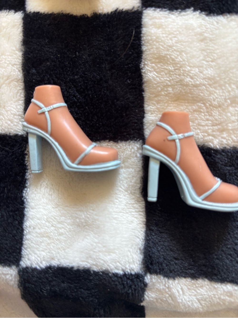 Light blue strappy heel for bratz doll